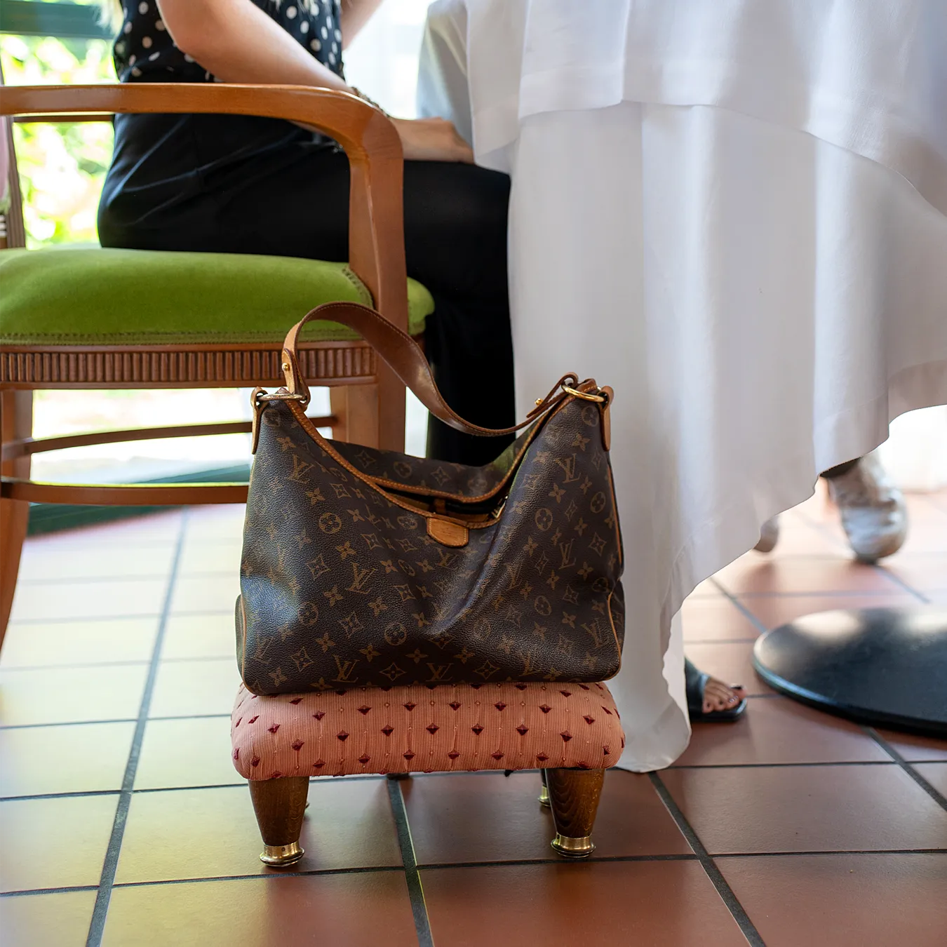 Elegante sgabello poggiaborsa I Castagni