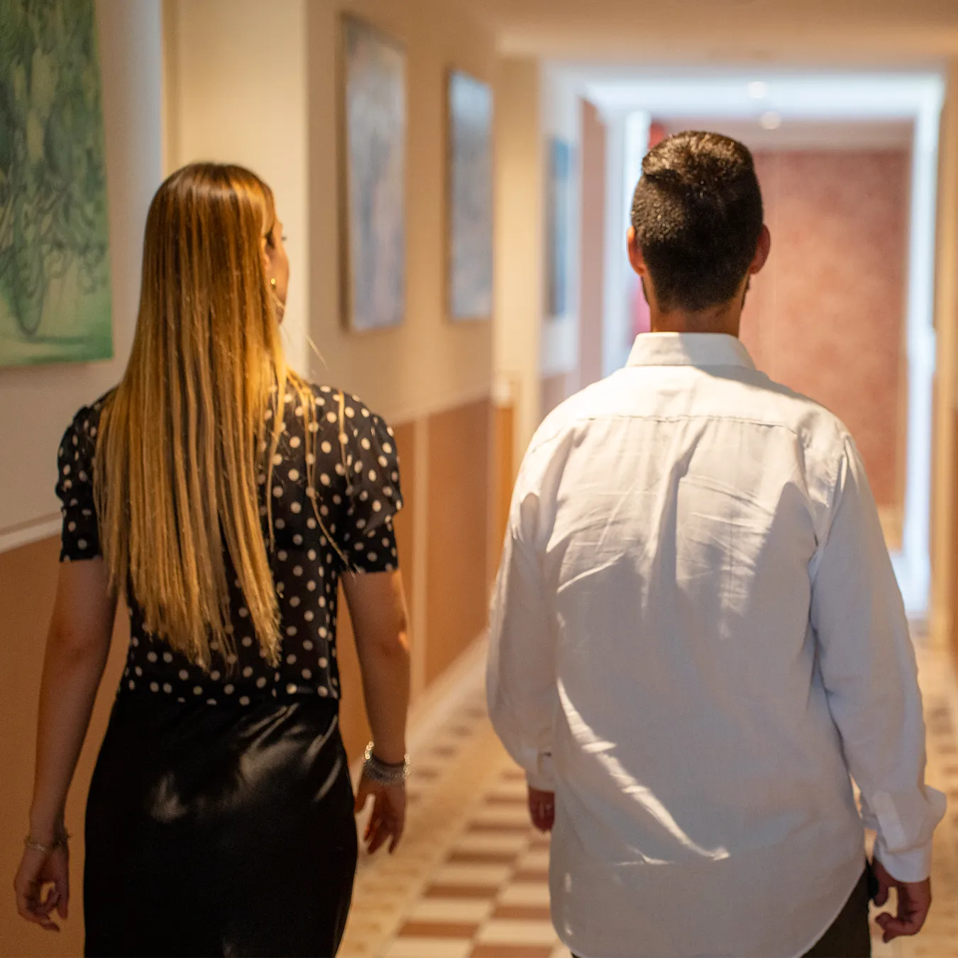 Ospiti nel corridoio che conduce alle camere de I Castagni
