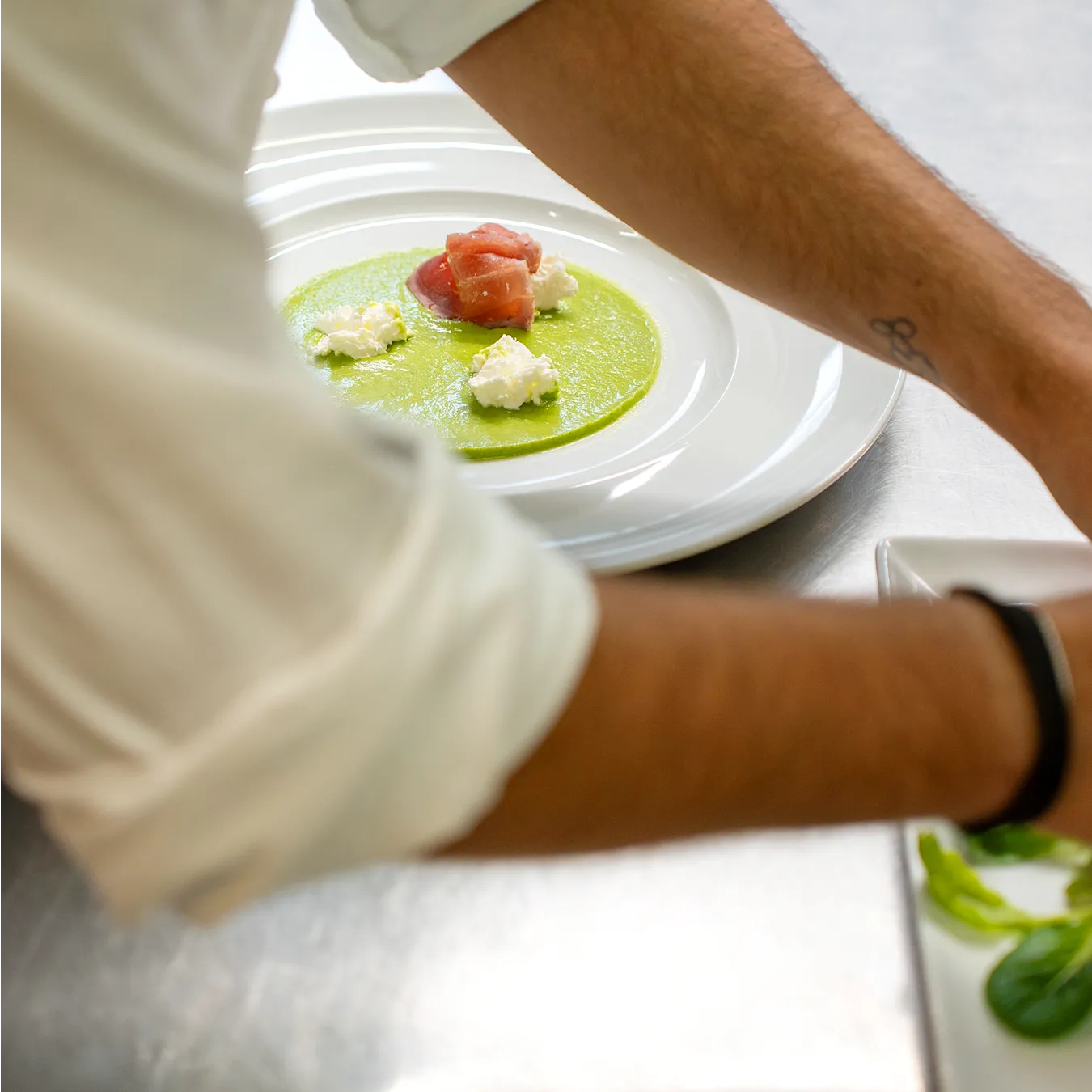 Preparazione di un piatto gourmet a I Castagni